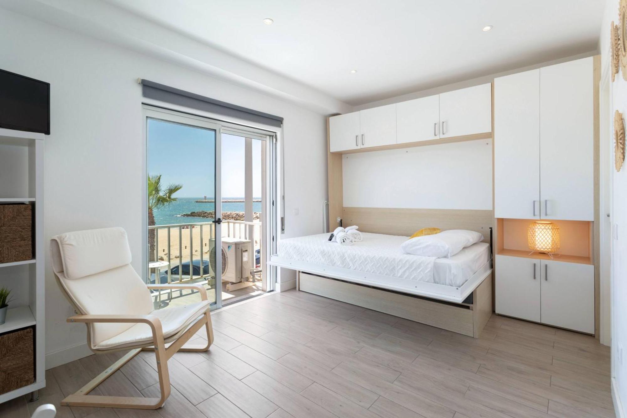 Centralgarve - Stunning Beach Front Studio - Astro Quarteira Esterno foto
