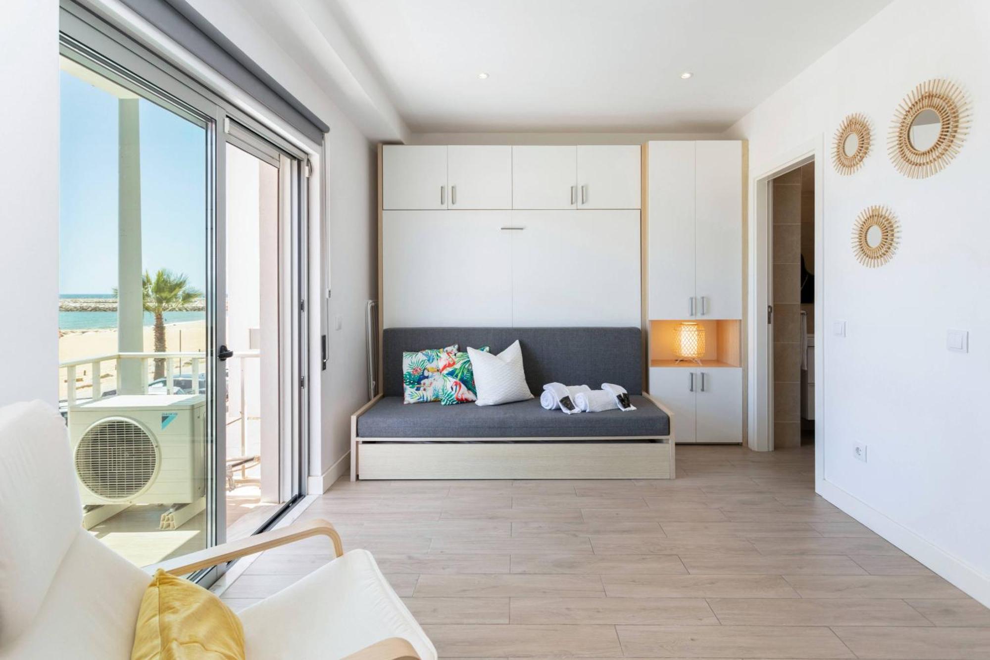 Centralgarve - Stunning Beach Front Studio - Astro Quarteira Esterno foto